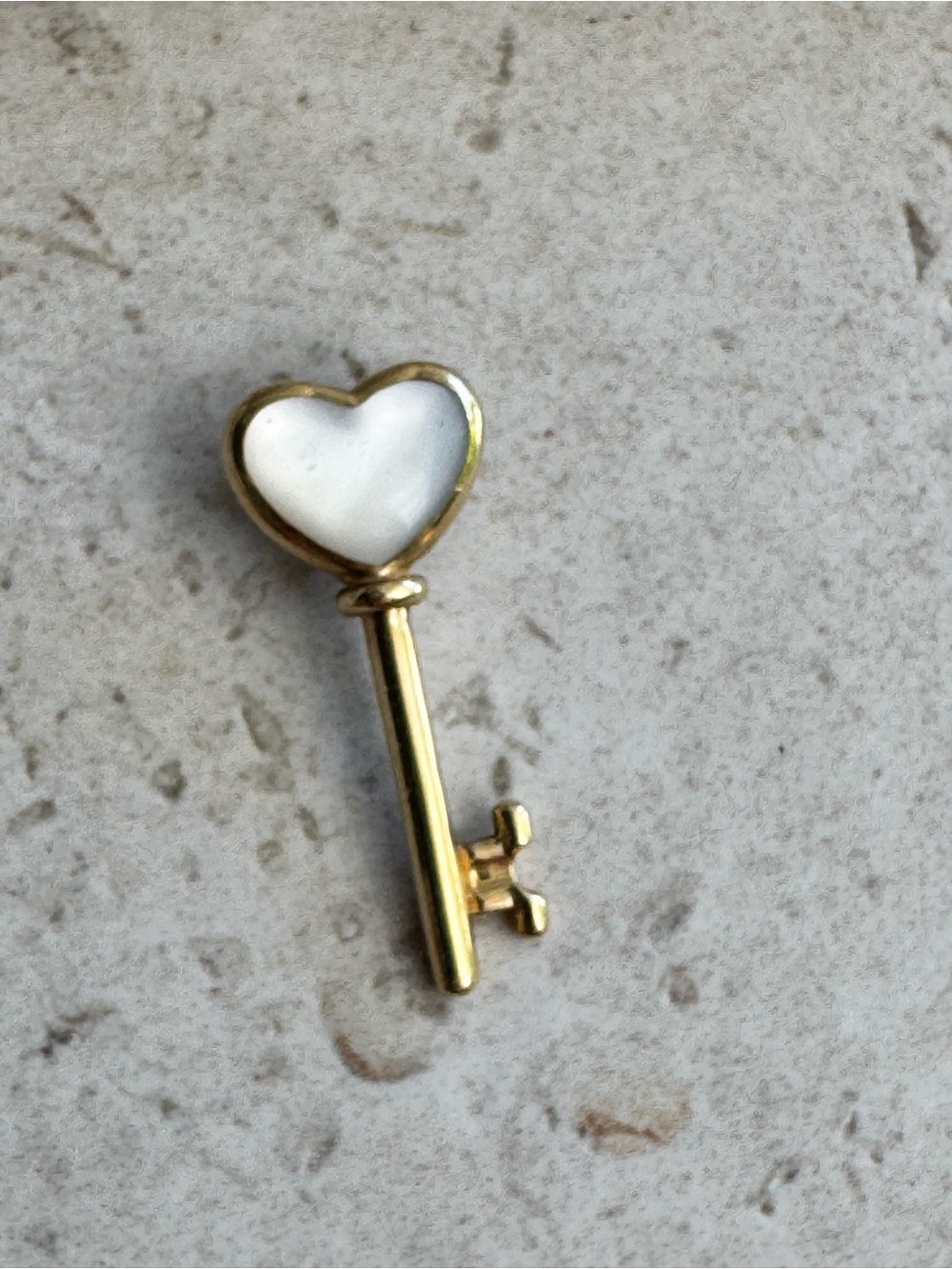 Na Hoku 14k Solid Gold Key Pendant with White mother of pearl Heart